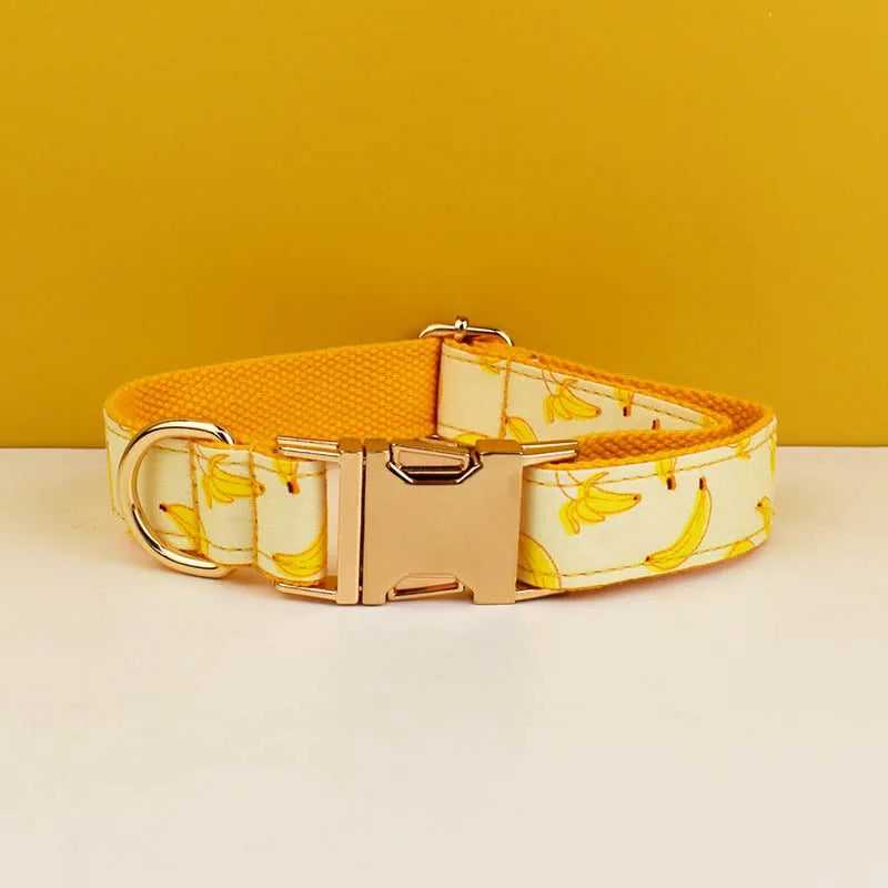 Dog collar with banana pattern on a yellow background